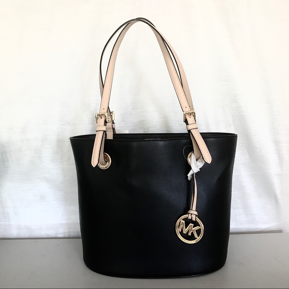 ⭐️ LAST 1 ⭐️ MK Jet Set medium black leather tote - Picture 2 of 8